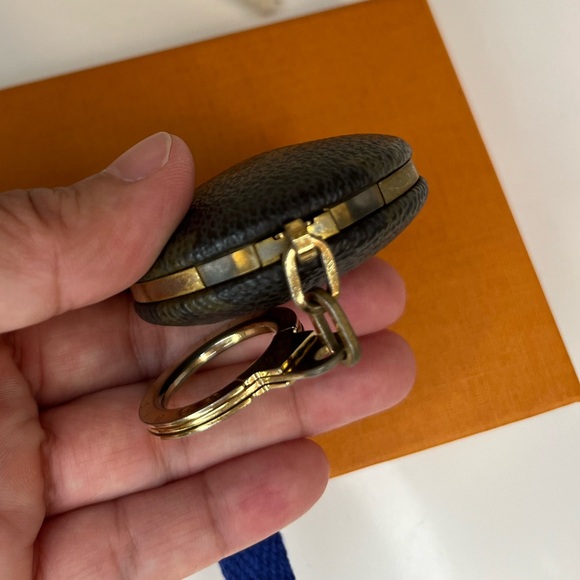 🎀 LOUIS VUITTON Monogram Astropill - Picture 6 of 9